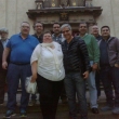Turismo incentivo. Grupo de hombres, empleados de Siemens de Buenos Aires, septiembre de 2016 delante de la iglesia donde se guarda el Niňo Jesús de Praga