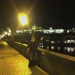 Aqu� estoy en el Puente de Carlos y en la mano llevo el Castillo de Praga :-))) verano 2007