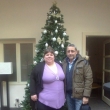 Karolína con Santi, guía acompaňate de Valencia, que vino a Praga a descansar y disfrutar los mercadillos navideňos y toda su atmosfera de La  Navidad. Delante del arbolito de Navidad en el hotel Barcelo Old Town el 14 de diciembre de 2017