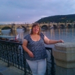Bienvenidos a Praga! Con mucho gusto les presento mi ciudad natal. Karol�na delante de Puente de Carlos, julio 2012