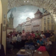 En uno de los s�tanos m�s antiguos de Praga cenando durante el tour de la cerveza con la p�rroquia de Segovia, diciembre de 2016